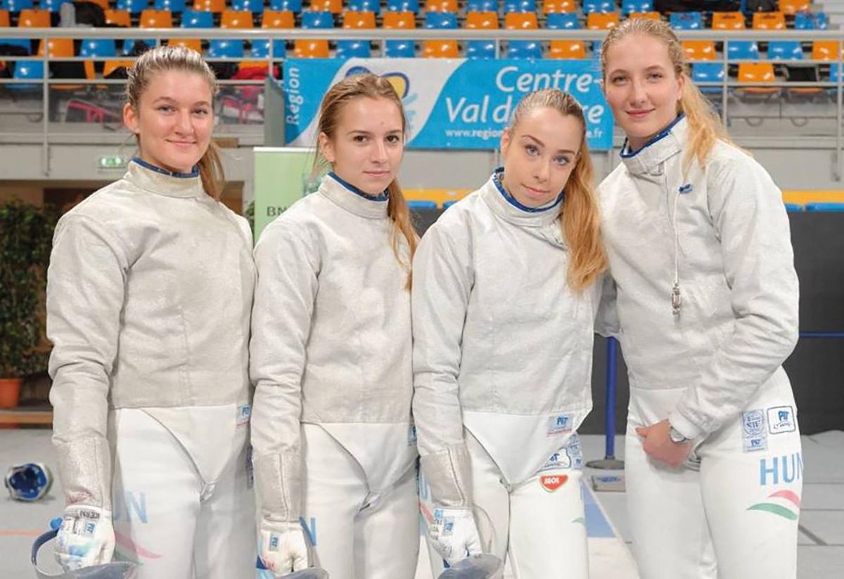 Kern Bianka (b) az Orleans-i világkupa-állomáson 2017-ben, a felnőttválogatott tagjaként Forrás: hunfencing.hu