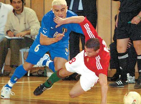 A nagypályás foci mellett futsalban is Európa-bajnokságot rendeznénk