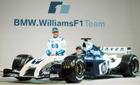 Ralf Schumacher (az autóban) és Juan Pablo Montoya világbajnoki címet remél a forradalmi Williams-BMW-tôl 2004-ben