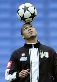 Trezeguet 2003-ban olasz bajnoki címet és Olasz Szuperkupát nyert a Juventusszal