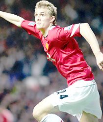 Darren Fletcher (24) fontos góllal válaszolt Roy Keane-nek, aki többek között ôt is kiosztotta a napokban