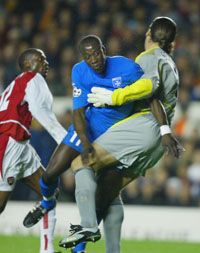 David Seaman (jobbra) pályafutása jelentôs részében az Arsenal hálóját ôrizte