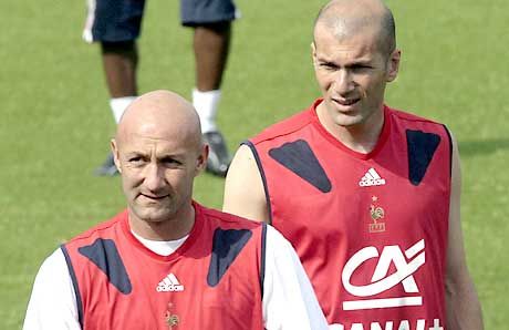 Fabien Bartheznek (balra) egyáltalán nem hiányzik Zinedine Zidane