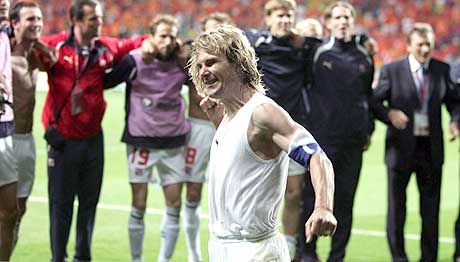 A csapat Nedved visszatérése mellett áll, arra viszont még várni kell, hogy Brückner kapitány is a keblére ölelje 2003 aranylabdását