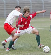 Németh Norbert (8) a magyar válogatott mezében is bizonyíthatta, hogy tehetséges futballista, ám az MTK-nál nem így látják (Fotó: Németh Ferenc)