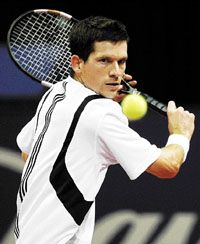 Tim Henman biztosan ott lesz a houstoni Mesterek Kupáján, ha megnyeri a bázeli ATP-versenyt