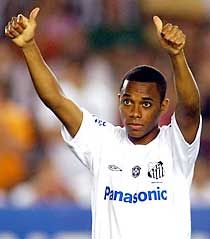 A Figueirense ellen Robinho két büntetôbôl szerzett góllal járult hozzá a Santos 4&#8211;3-as sikeréhez