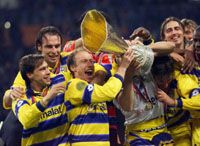 A Parma 1999-ben ünnepelte az utolsó nemzetközi sikerét, az UEFA-kupa-gyôzelmet, most pedig elôfordulhat, hogy elnöke, Stefano Tanzi börtönbe kerül