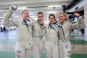 Spiesz Anna, Domonkos Emese, Bognár Liza és Beviz Dorottya - a Vasas juniorbajnok kardcsapata Forrás: hunfencing.hu