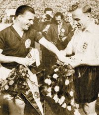 Billy Wright hét szál rózsát kapott Puskás Ferenctôl &#8211; a csapata hét gólt