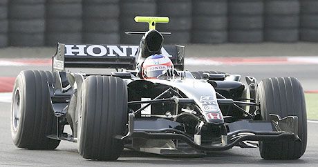 A Honda nem sokáig bírta az elsô tesztet Jenson Button alatt