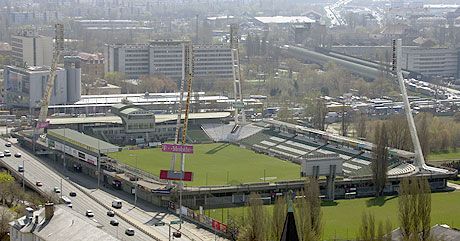 Bár madártávlatból a stadion szépnek t?nik, vevô egyáltalán nincs rá