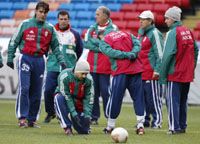 Pénteken a meccs helyszínén, a Rasunda-stadion kopottas gyepén gyakorolt a csapat