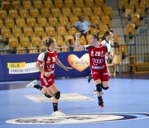 Faragó Luca (jobbra) kilenc gólt szerzett az elődöntőben Forrás: EHF