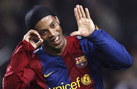 Ronaldinho káprázatos ollózással talált be a Villarreal kapujába