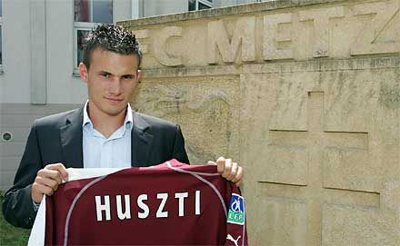 Már új meze is van, de mezszáma még nincsen (fotók: www.fcmetz.com)