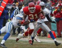 Priest Holmes (középen) három touchdownnal járult hozzá a Detroit végzetéhez