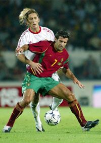 Luis Figo (elöl) eddig csak a portugál U20-as válogatottal tudott világversenyt nyerni, a nyáron megteheti ugyanezt a felnôttel is