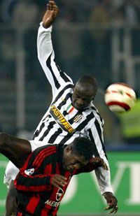 Thuram (fent) védômunkájára szüksége lesz a Rómában fellépô Juventusnak