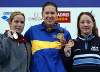 Risztov Éva (balra) – akárcsak az elmúlt évek Európa- és világbajnokságain – ezúttal is a világcsúcstartó ukrán Jana Klocskova (középen) mögé szorult a 400 vegyes fináléjában