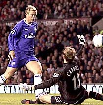 Lényegében az izlandi Eidur Gudjohnsen találatával szerezte meg a gyôzelmet a Chelsea a Manchester United otthonában, az Old Traffordon