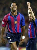 Patrick Kluivert (képünkön) a Mallorcán elért triplájával megmentette Louis van Gaalt (Fotó: Afp)