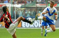Az egykoron Aranylabdát nyerô Roberto Baggio (jobbra) utoljára a Milan ellen lépett pályára az olasz élvonalban