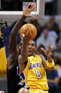 Kobe Bryant (8) a harmadik negyed hajrájában feltartóztathatatlan volt