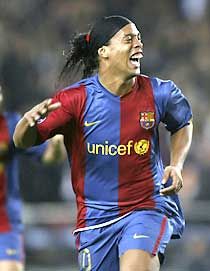 Ronaldinho boldogsága érthetô, újra az ô góljával nyert a Barcelona