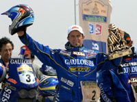A motorosok nem ünnepeltek szívbôl, Cyril Despres arcán is ez volt a legszélesebb mosoly tegnap délután(A KÉPRE KATTINVA MEGNÉZHETI FOTÓGALÉRIÁNKAT)