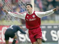 Roy Makaay még Gerd Müllernél is nagyobb tempóban termeli a gólokat