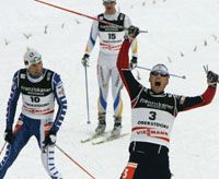 A képen bal oldalon Di Centa, középen hátul Estil és a jobb oldalon a győztes Vittoz