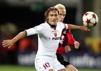 A forduló záró mérkôzésén Francesco Totti (elöl) beállíthatja a rómaiak bajnoki gólcsúcsát, amelyet Roberto Pruzzo tart 106 találattal