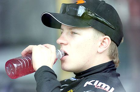 Kimi Räikkönen nem csak üdítőt fogyaszt ? többek között ezt rótta fel neki a háromszoros világbajnok Niki Lauda