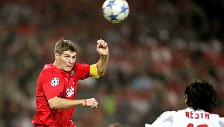 Steven Gerrard megszerzi a Liverpool első gólját a második félidő kilencedik percében (fotó: Reuters)