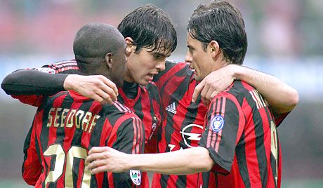 A csapat jó része együtt maradt a Milannal, amelynek ezután is fontos játékosa lesz (balról) Clarence Seedorf, Kaká és Filippo Inzaghi