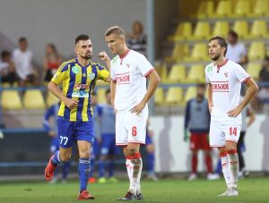 Tajti Mátyás (középen) gólt szerzett, de a Mezőkövesd örülhetett a borsodi rangadón Fotó: Meder István