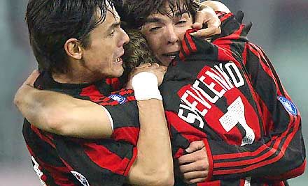 Inzaghi (balra), Kaká és Sevcsenko öröme. Vajon az Inter ellen is örülhetnek majd a végén a Milan játékosai?