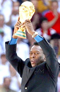 Pelé szerint a vb-trófeát jó ideig nem foghatják majd a brazilok Pelé szerint a vb-trófeát jó ideig nem foghatják majd a brazilok