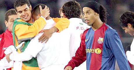 Bár Ronaldinho búsul a vereség miatt, mégis elszánt, jövôre ?rendezné a tartozását?