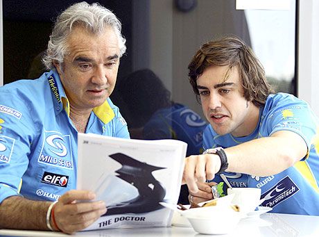 Fernando Alonso (jobbra) és Flavio Briatore csapatfônök Renault-színekben utoljára gyôzhet együtt vasárnap