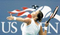 Lindsay Davenport (képünkön) gyôzni ment Flushing Meadowsba, és az elsô hely felé vezetô úton a feltörekvô magyar Czink Melinda sem jelenthetett számára akadályt