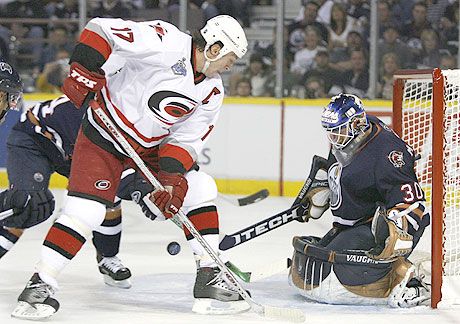 Ezúttal csak Rod Brind?Amour tudott gólt ütni Jussi Markkanennek