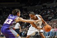 Tony Parker nyerte az irányítók csatáját: a Spurs vezére 29 pontos idénycsúcsot ért el, míg Steve Nash csak négy asszisztot adott &#8211; azaz 11 meccs után megszakadt a &#8222;legalább 10 gólpasszos&#8221; sorozata