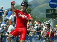 Az olasz Gilberto Simoni, a Giro d&#8217;Italia kétszeres gyôztese, a világ egyik legjobb hegyimenôje a Saecónál nem kapott elég figyelmet, immár a Lampre színeiben indul az ausztráliai körversenyen