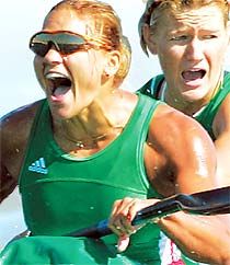 Kovács Katalin (elöl) és Janics Natasa az új szabály ellenére is ragaszkodik az aranyos pároshoz, más kérdés, hogy bírják-e szuflával…