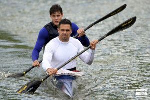 Varga Ádám (hátul) sokat tanul a háromszoros olimpiai bajnok Kammerer Zoltántól Forrás: MKKSZ
