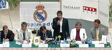 A fantasztikus bejelentés: Raúl és a többi ász Puskás Ferenc tiszteletére futballozik (Fotó: Mirkó István)