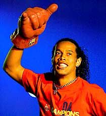 Ronaldinho méltán ünnepelhet, érkezése egy új korszakot indított el a Barcelonánál