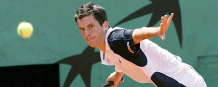 A tavaly elôdöntôt játszó Tim Henman (képünkön) mindent megpróbált, hogy megtörje a perui Luis Horna ellenállását &#8211; de nem sikerült neki